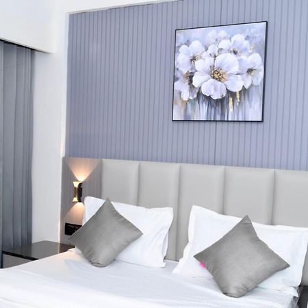 Hotel Dream 阿穆达巴 外观 照片