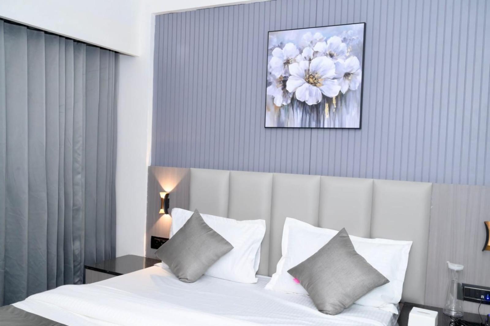 Hotel Dream 阿穆达巴 外观 照片